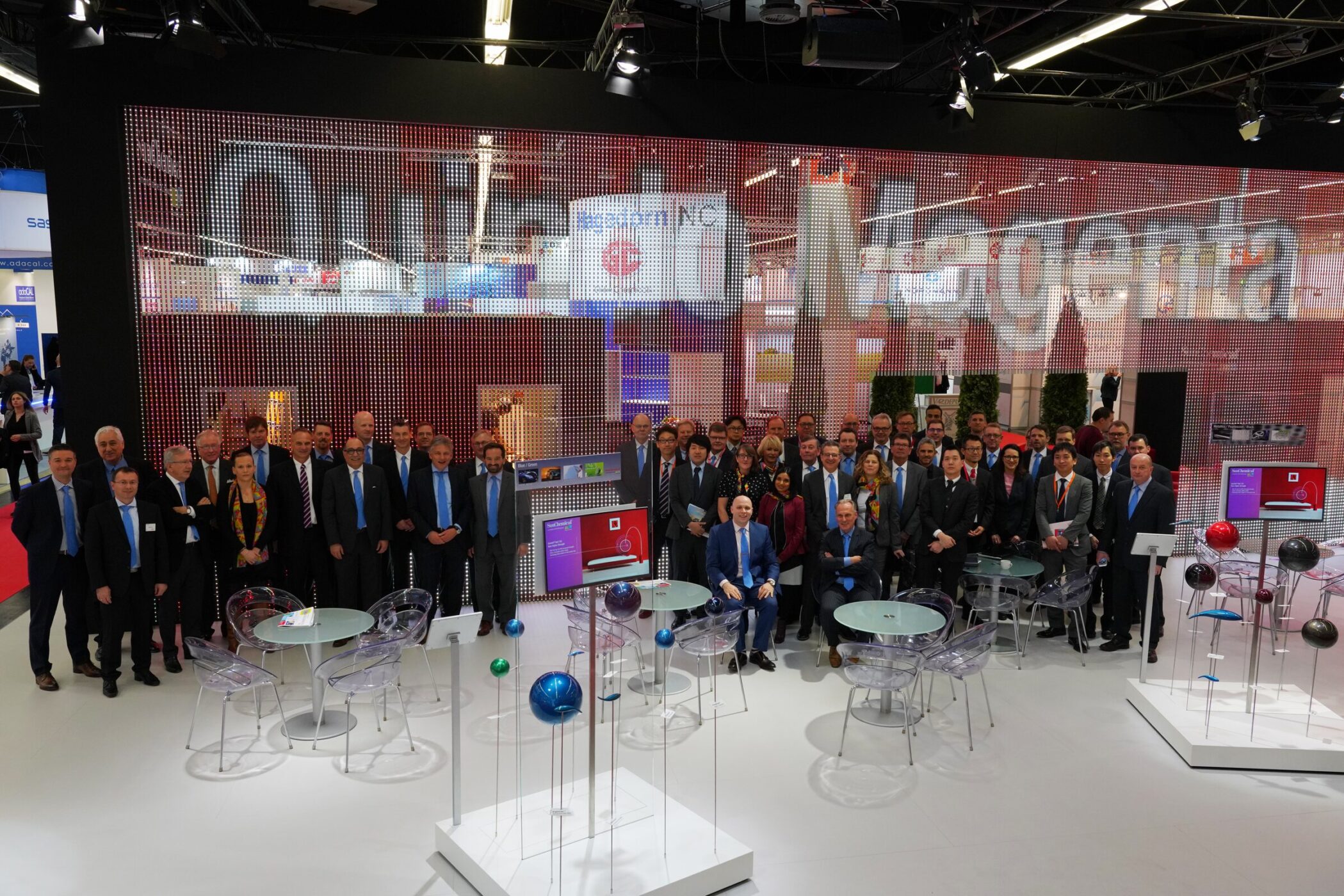 Präsentation auf der Bühne einer Abendveranstaltung
